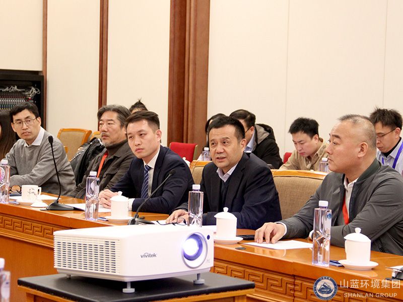 图为中国旅游景区协会副理事长、北京国际度假区有限公司党委书记、总经理王他一(右二)发言.jpg 图为中国旅游景区协会副理事长、北京国际度假区有限公司党委书记、总经理王他一(右二)发言.jpg